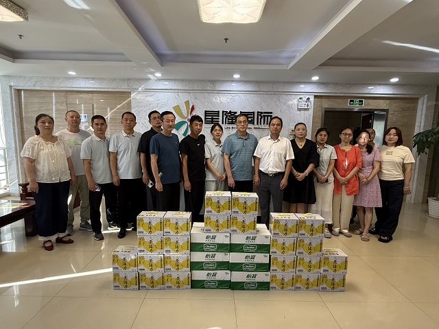 心系一線送清涼  鼓足干勁促發(fā)展 ——集團(tuán)公司赴宣城、蕪湖項(xiàng)目開展“送清涼”慰問(wèn)工作